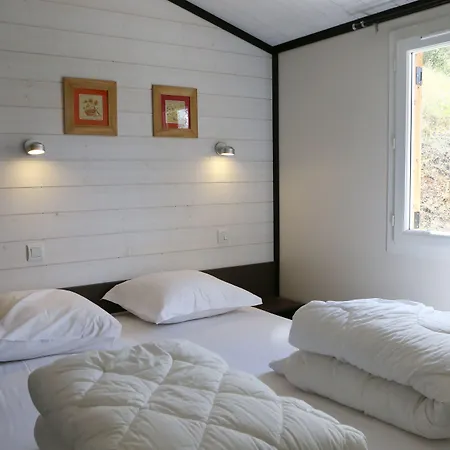 Otel Domaine Saint Esteve 3*