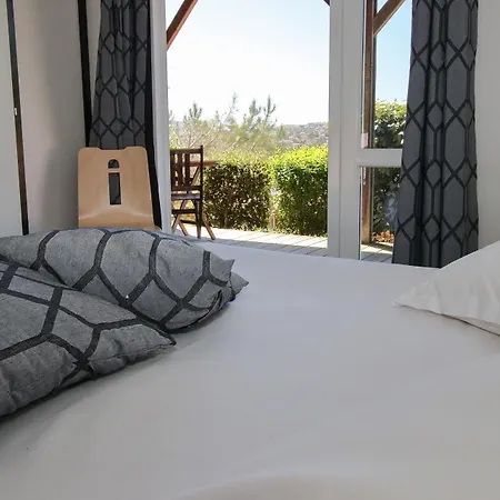 Domaine Saint Esteve فندق 3*