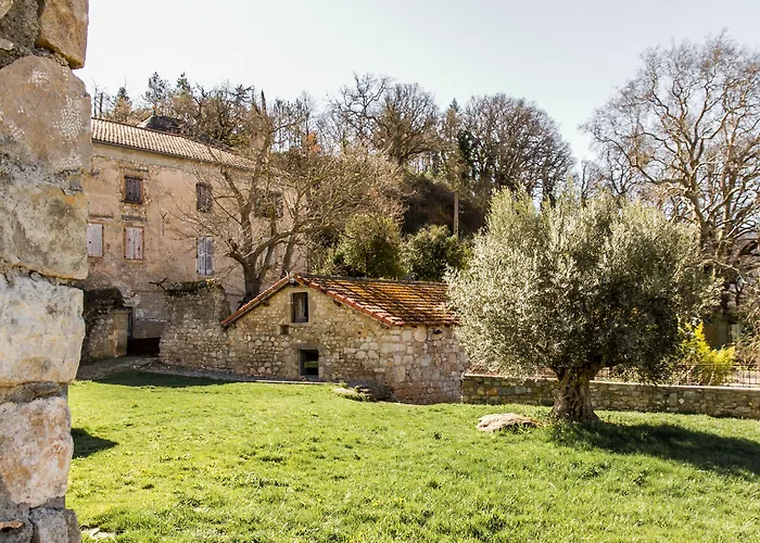 Domaine Saint Esteve 3* Millau